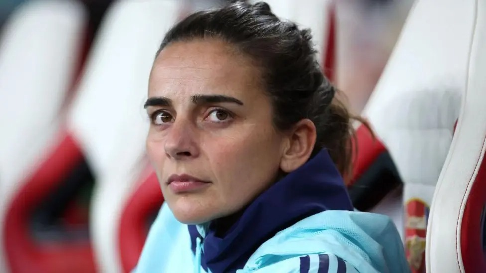 自喬納斯&middot;艾德瓦爾十月辭職以來，前荷蘭中場球員蕾妮&middot;斯萊格斯一直領導著阿森納