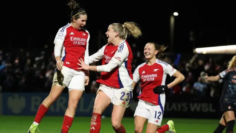 馬里奧娜&middot;卡爾登蒂慶祝進球