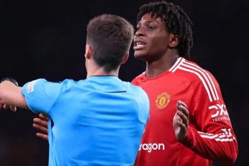 曼聯(lián)vs皇家社會比賽中多爾古展現(xiàn)的體育精神