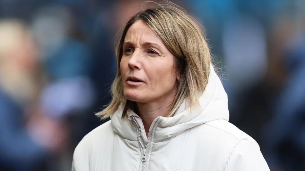 索尼婭&middot;邦帕斯托周六贏得了她作為切爾西主教練的第一座獎杯，但對聯賽杯決賽的場地并不滿意