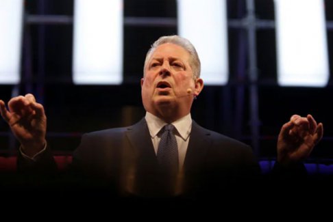 美國(guó)前副總統(tǒng)戈?duì)枌⑻乩势?.0比作納粹德國(guó)