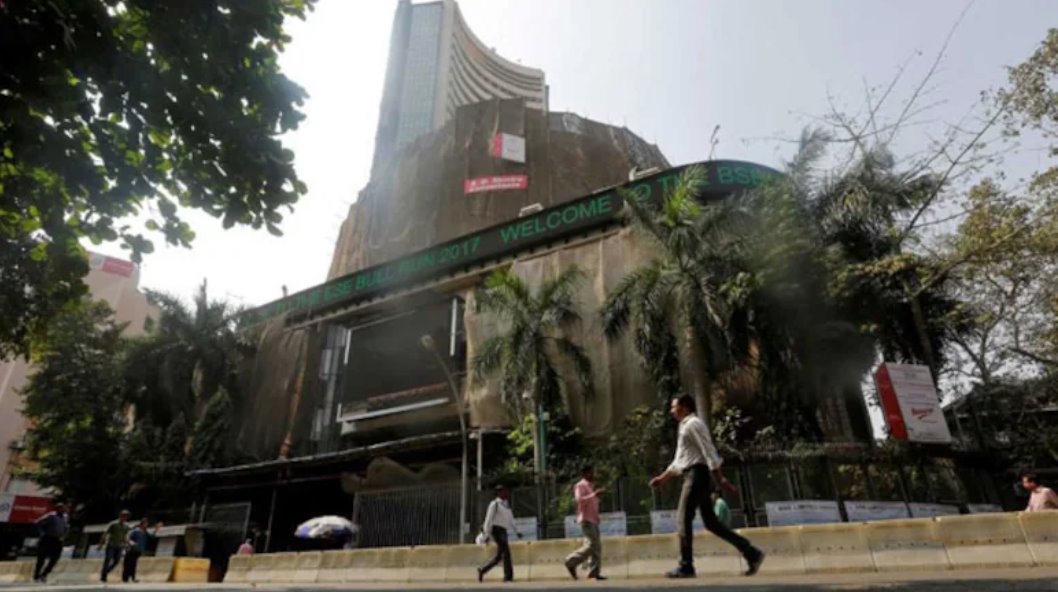 特朗普加劇美聯(lián)儲擔(dān)憂,黃金創(chuàng)歷史新高,股市走勢分化。