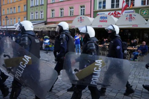 歐洲足聯(lián)聯(lián)賽決賽前球迷發(fā)生沖突