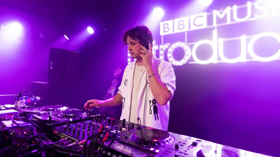 薩頓足總杯決賽和英超聯賽預測vsBarry Can\t Swim