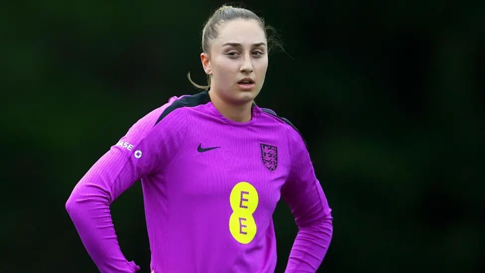 埃拉&middot;莫里斯曾代表英格蘭參加17歲以下、19歲以下和23歲以下級別的比賽