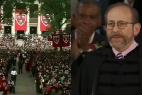 哈佛大學校長在畢業典禮上挖苦特朗普 全場起立鼓掌