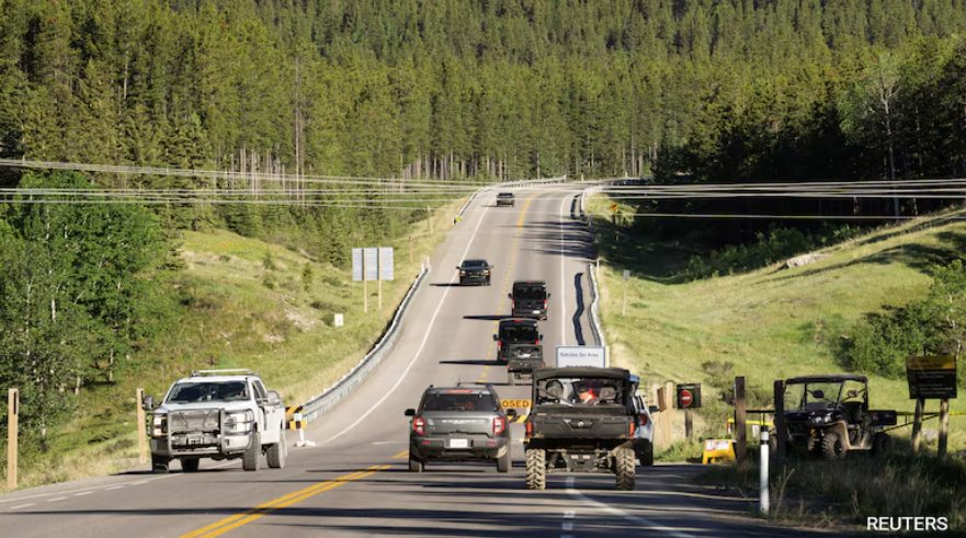 由于野火，加拿大西部各地數萬人被迫撤離。