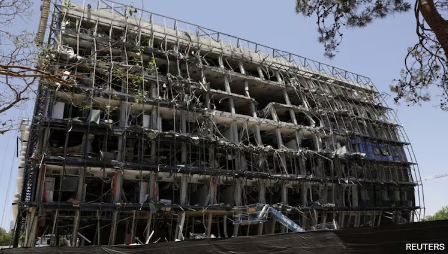 魏茨曼科學研究所校園內的一棟建筑在伊朗襲擊后遭到損壞