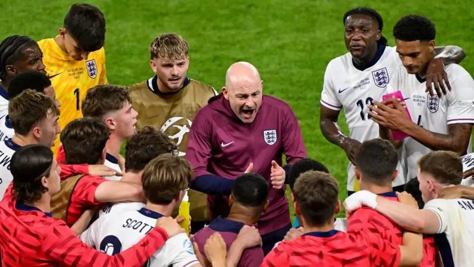 卡斯利在戰勝德國隊的比賽中，在加時賽開始前和半場休息時與球員們進行了交談