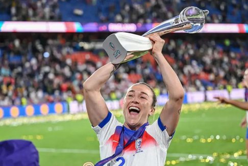 我敬佩的母獅：英格蘭女足布朗澤帶著腿部骨折踢完