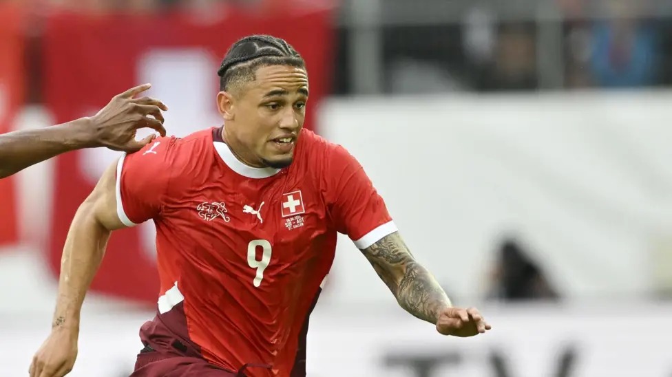 諾亞·奧卡福代表瑞士隊出場24次,攻入兩球