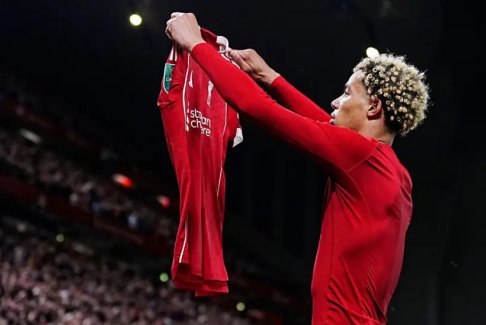 利物浦前鋒埃基蒂克脫球衣被罰下場為伊薩克打開了