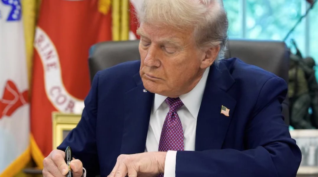 特朗普一月份上任后數小時內就開始讓政府為他工作