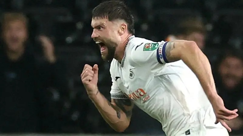 卡梅倫&middot;伯吉斯慶祝對陣諾茨森林的進球