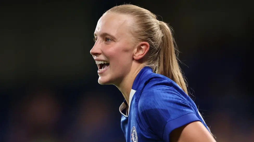 阿吉&middot;比弗-瓊斯（AggieBeever-Jones）效力于切爾西：本賽季以四個進球領跑女子超級聯賽射手榜