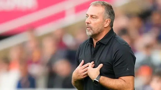 巴塞羅那教練漢斯·弗利克對被出示紅牌的反應