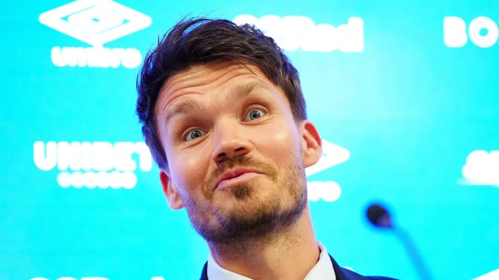 羅爾在媒體發布會上講話了不到半小時