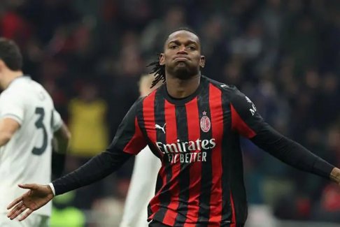 意甲AC米蘭1-0拉齊奧登上了意甲榜首