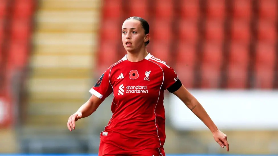 米婭&middot;恩德比代表利物浦對陣托特納姆熱刺