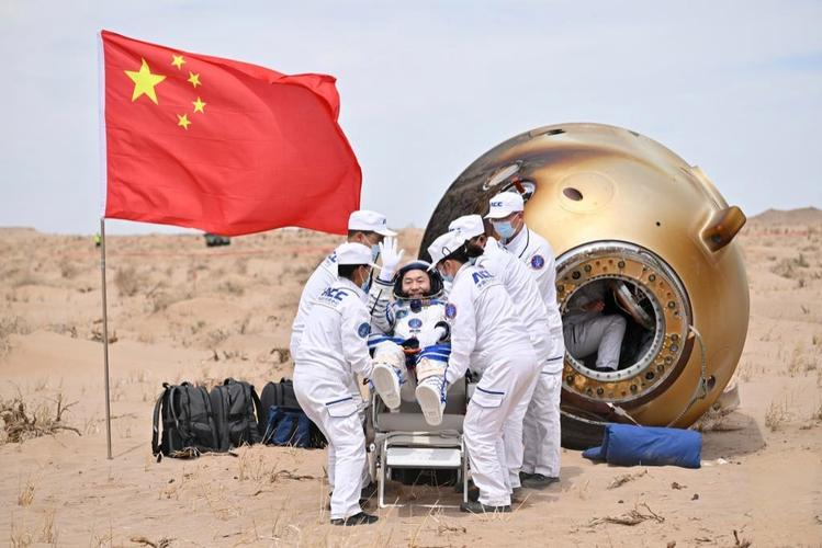 返回艙成功著陸 神二十乘組狀態良好