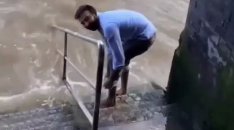 “恒河和亞穆納河還不夠”:印度男子在泰晤士河洗腳引發爭議