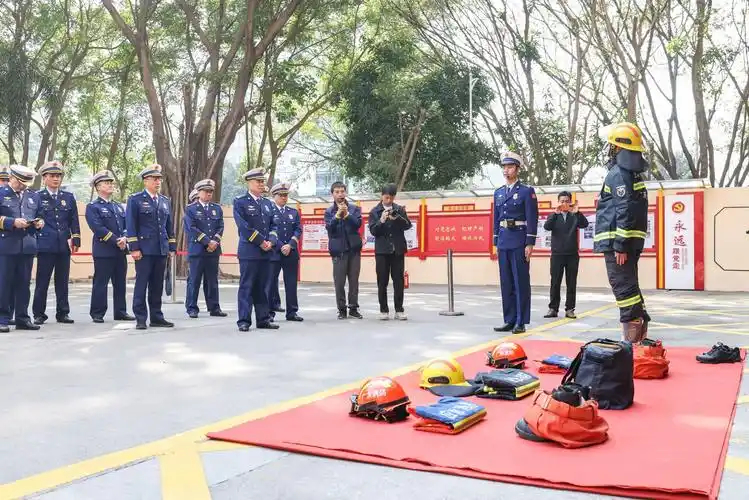 深圳消防車隊(duì)已在蓮塘口岸集結(jié)