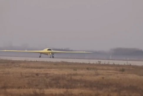 重大突破！彩虹7隱身無人機首飛成功