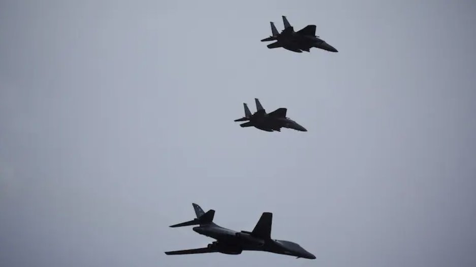 在委內瑞拉局勢緊張之際，美國向委內瑞拉沿海地區出動了轟炸機、戰斗機和無人機。