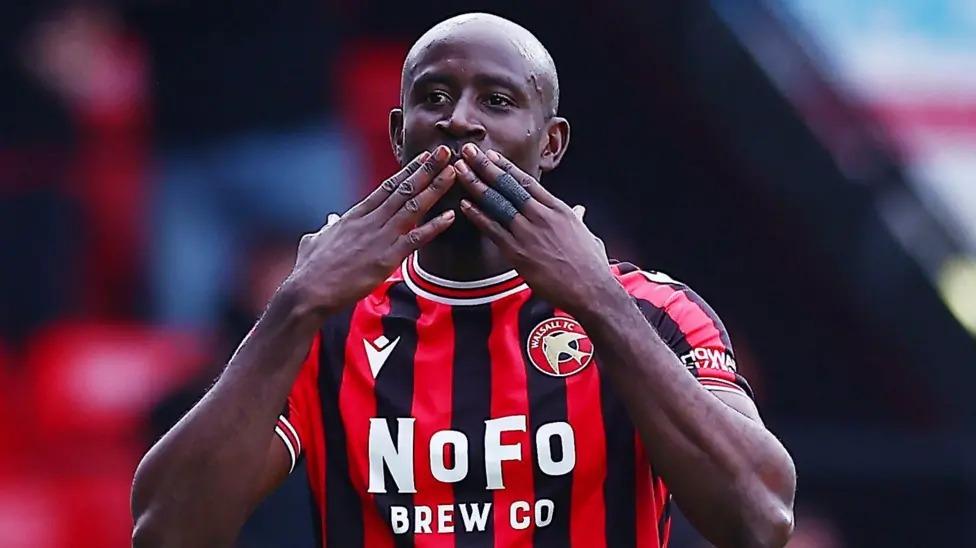 沃爾索爾邊鋒阿爾伯特&middot;阿多馬已在英格蘭足球聯賽（EFL）出場700次